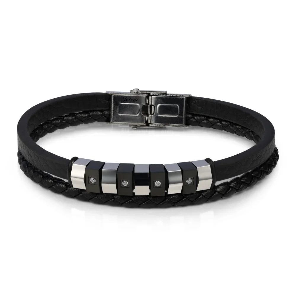 צמיד עור לגבר מבית JETEM עם קוביות מתכת משובצות זרקון