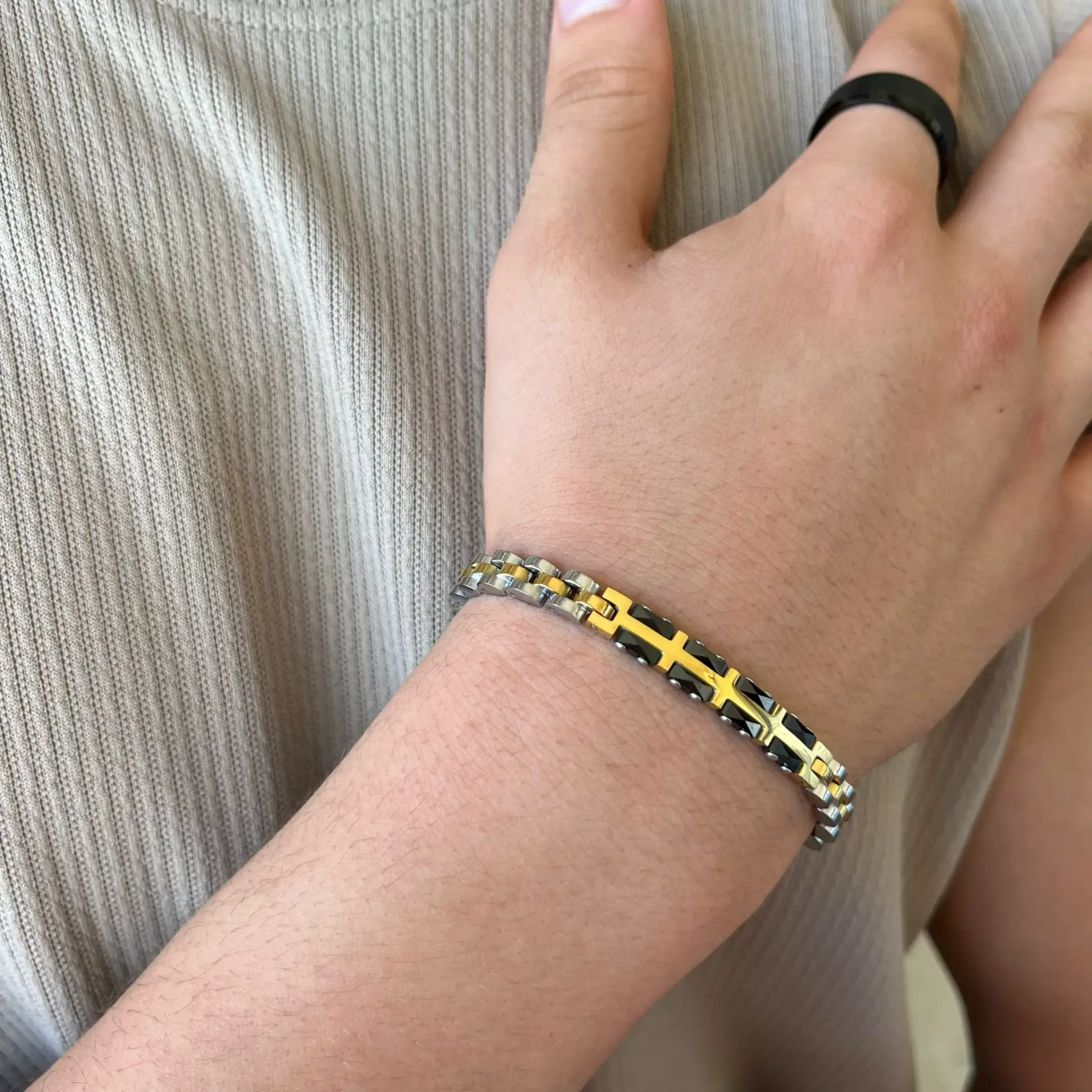 man-bracelet-jetem-3-11.webp man-bracelet-jetem-3-11.webp