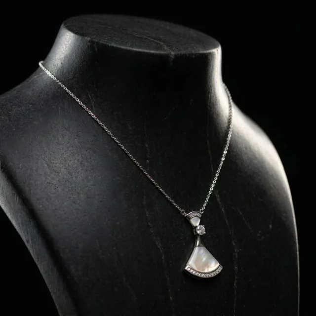 שרשרת כסף 925 עם תליון פנינה בעיצוב יוקרתי – Elegant Pearl Fan Necklace