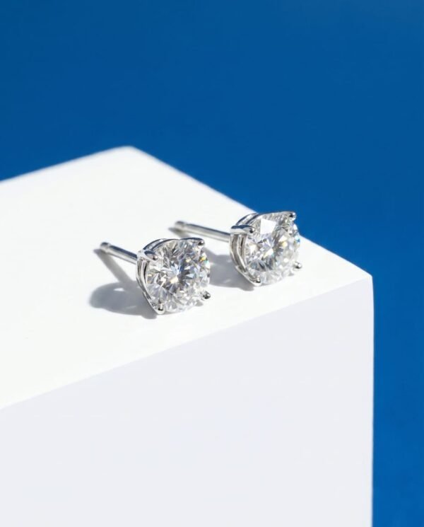עגילי מוסונייט צמודים סוליטר -  Classic Solitaire Moissanite Earring