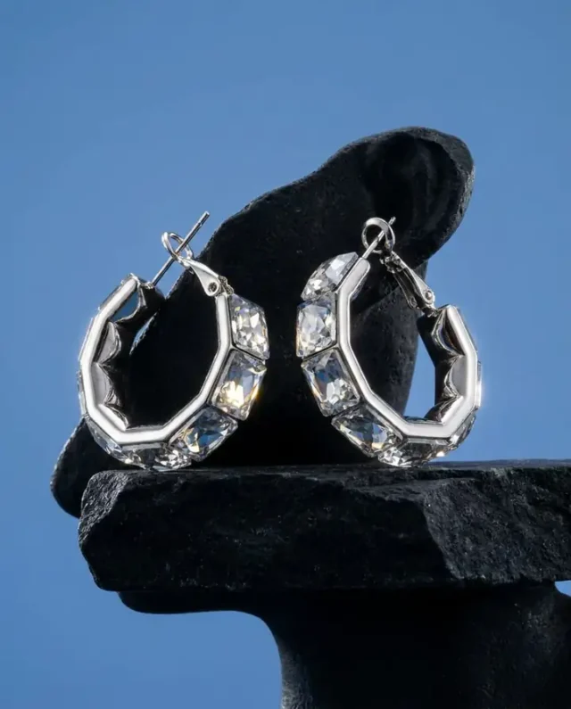 עגילי חישוק משובצים זירקון בחיתוך מרובע – Crystal Prism Hoop Earrings