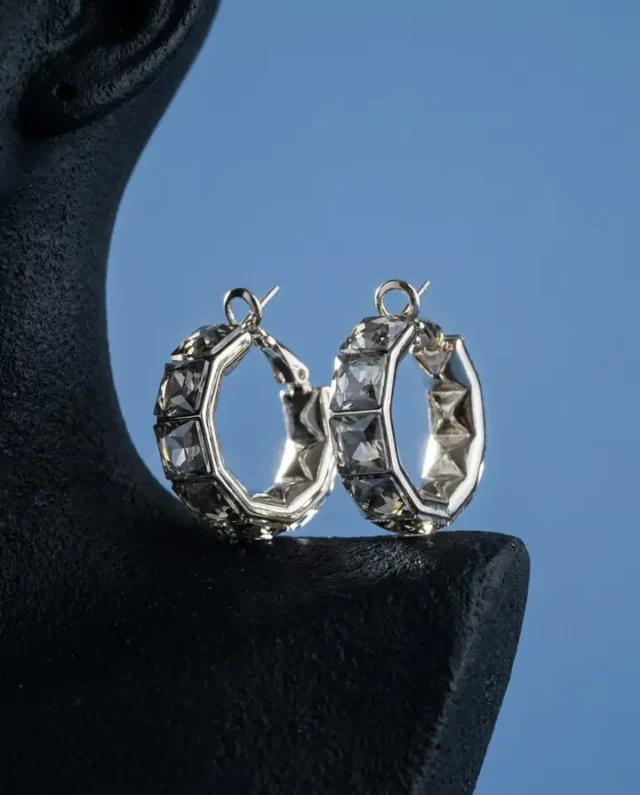 עגילי חישוק משובצים זירקון בחיתוך מרובע – Crystal Prism Hoop Earrings